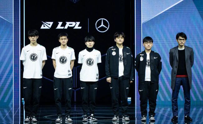 像致敬的方 像致敬的方