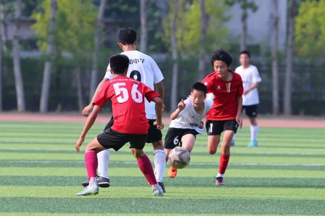 与其说是
